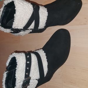 Back boots With Wooly White Top